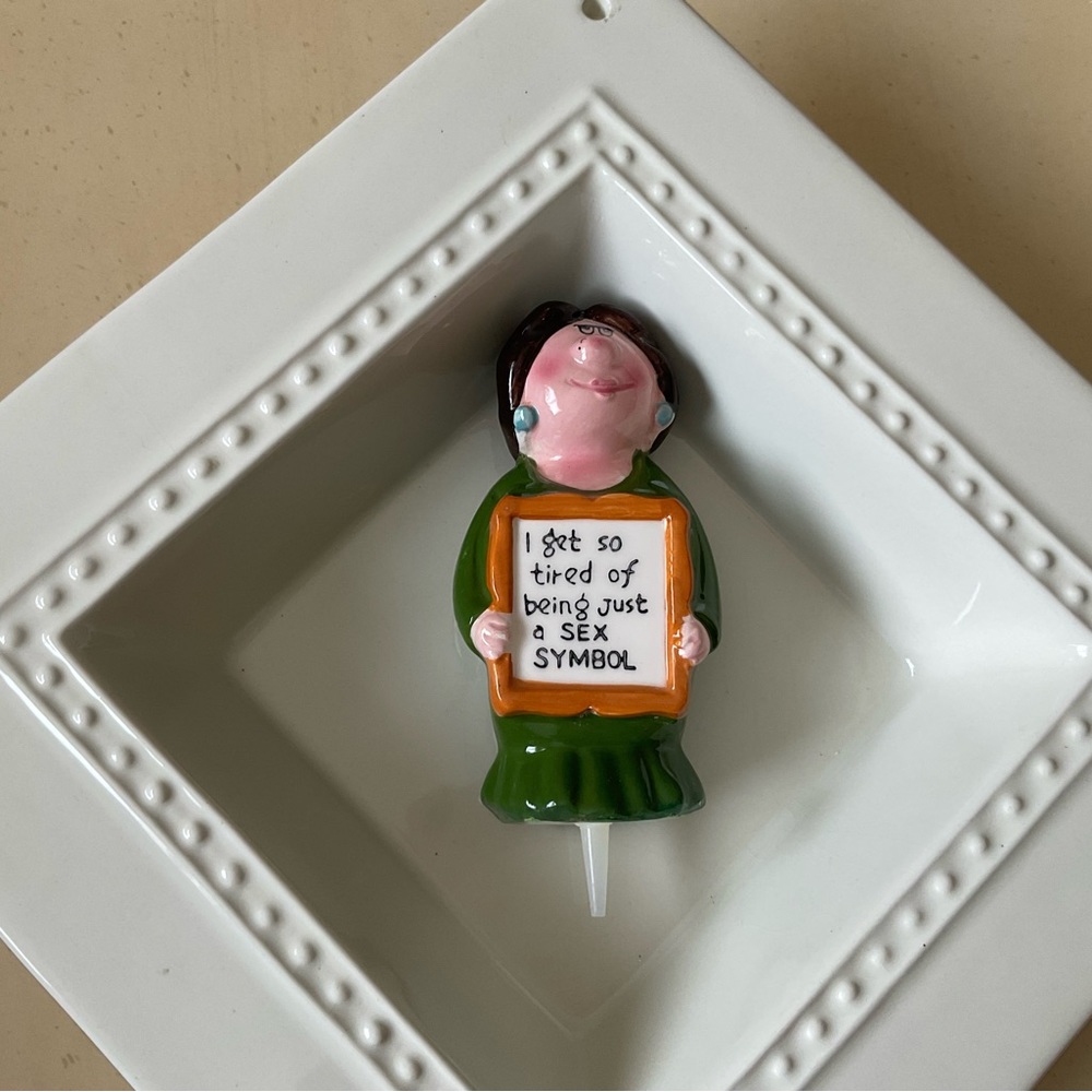 Mrs. Sex Symbol Platter Decoration - Picture 6 of 7